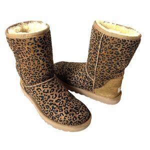 UGG Australia Cheetah Print Suede Short Boots Sheepskin Lining Women's 8 Pull On